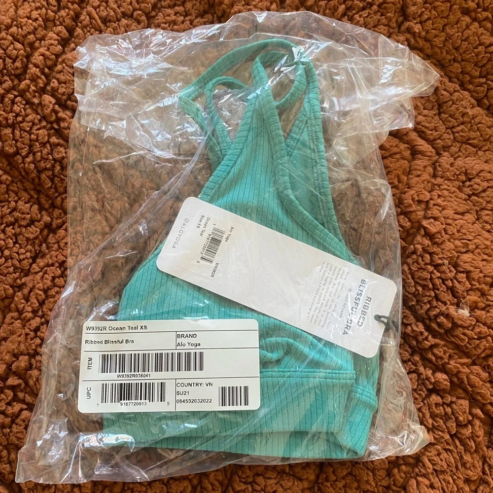 ALO Yoga color ocean